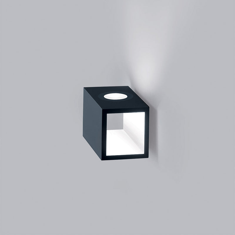 Cubo Wall Lamp