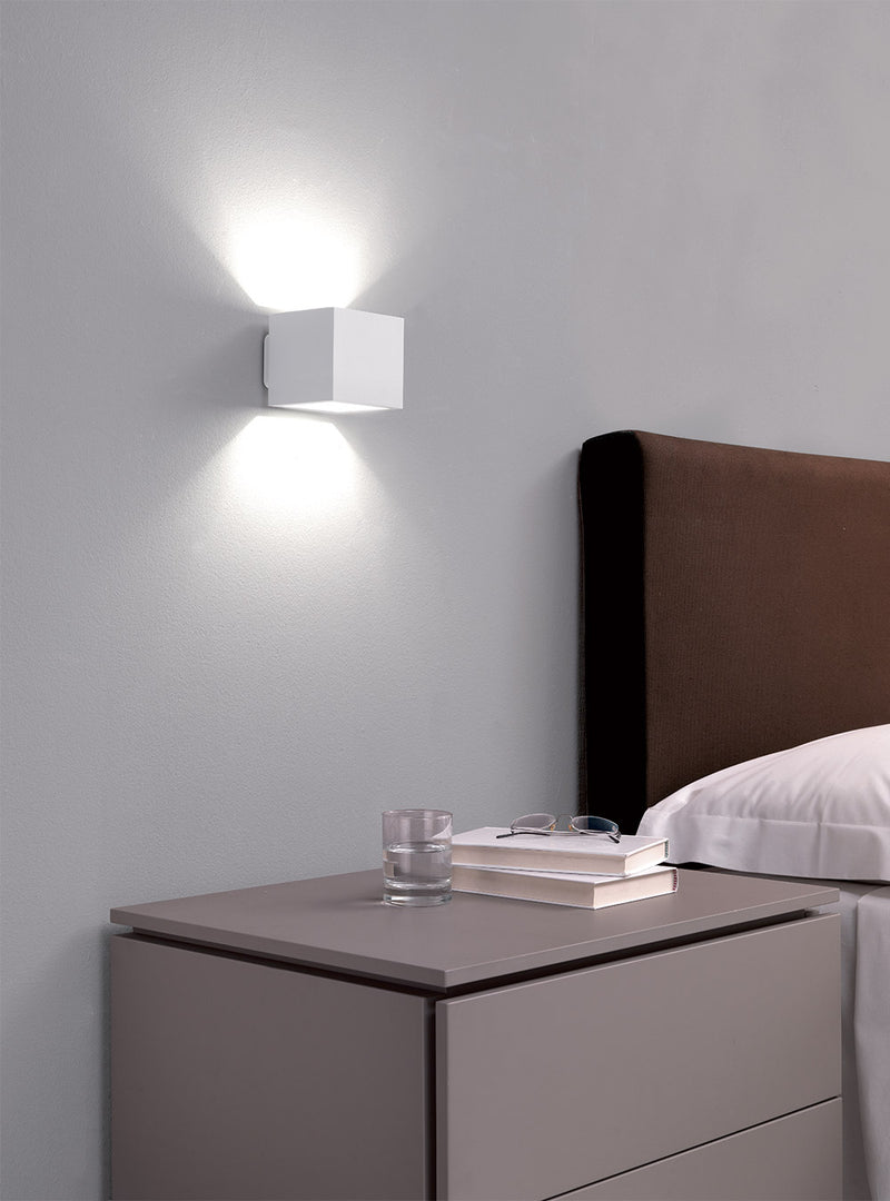 Cubo Wall Lamp