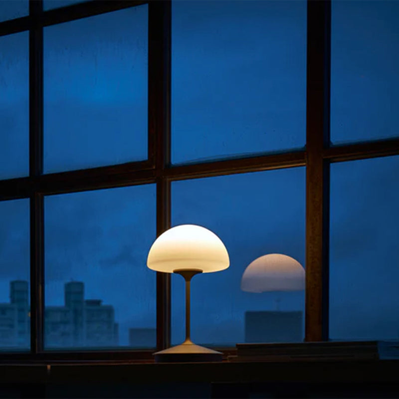 Pensee Table Lamp